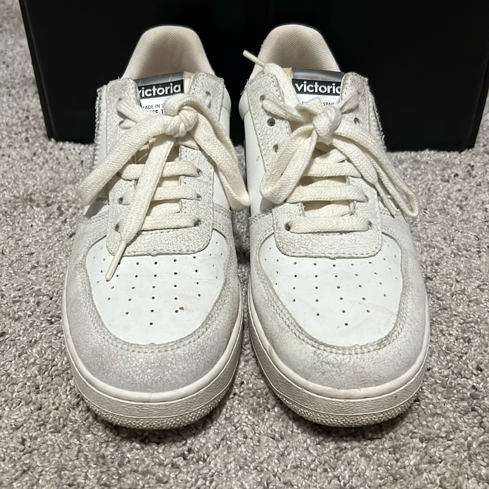 Victoria Sneakers